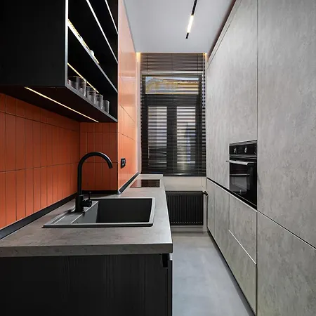 Qult - Amouage * Bucharest