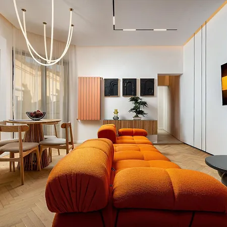 Qult - Amouage Apartment