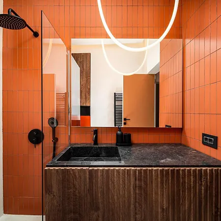 Qult - Amouage Boekarest